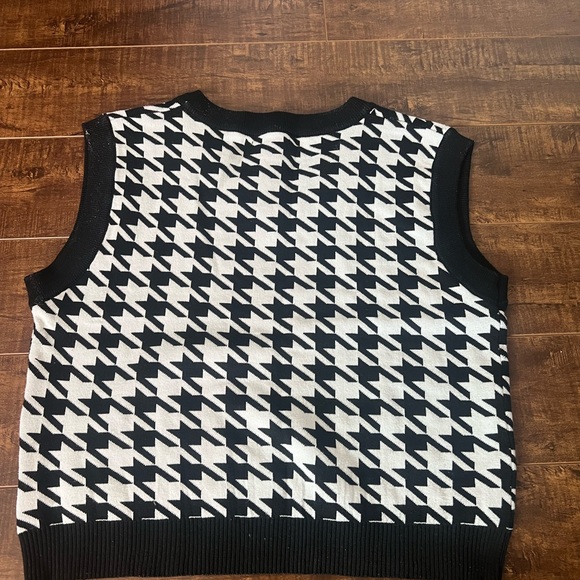 shein black and white retro style sweater vest - Picture 3 of 3